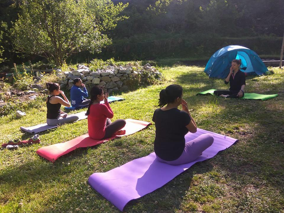 Banjār Tirthan Anglers' Retreat מראה חיצוני תמונה