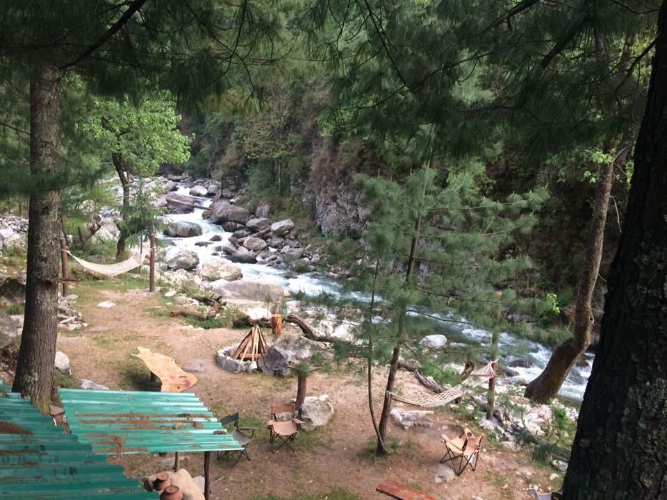 Banjār Tirthan Anglers' Retreat מראה חיצוני תמונה
